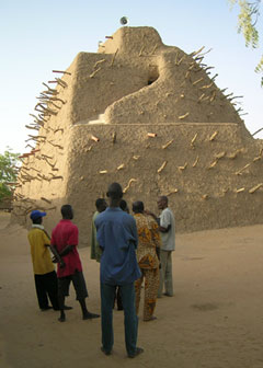 Traditional earthen building techniques being maintained in Gao